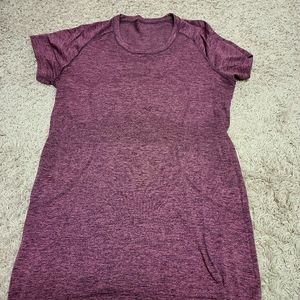 Gorgeous heathered maroon Lulu swiftly tech crew